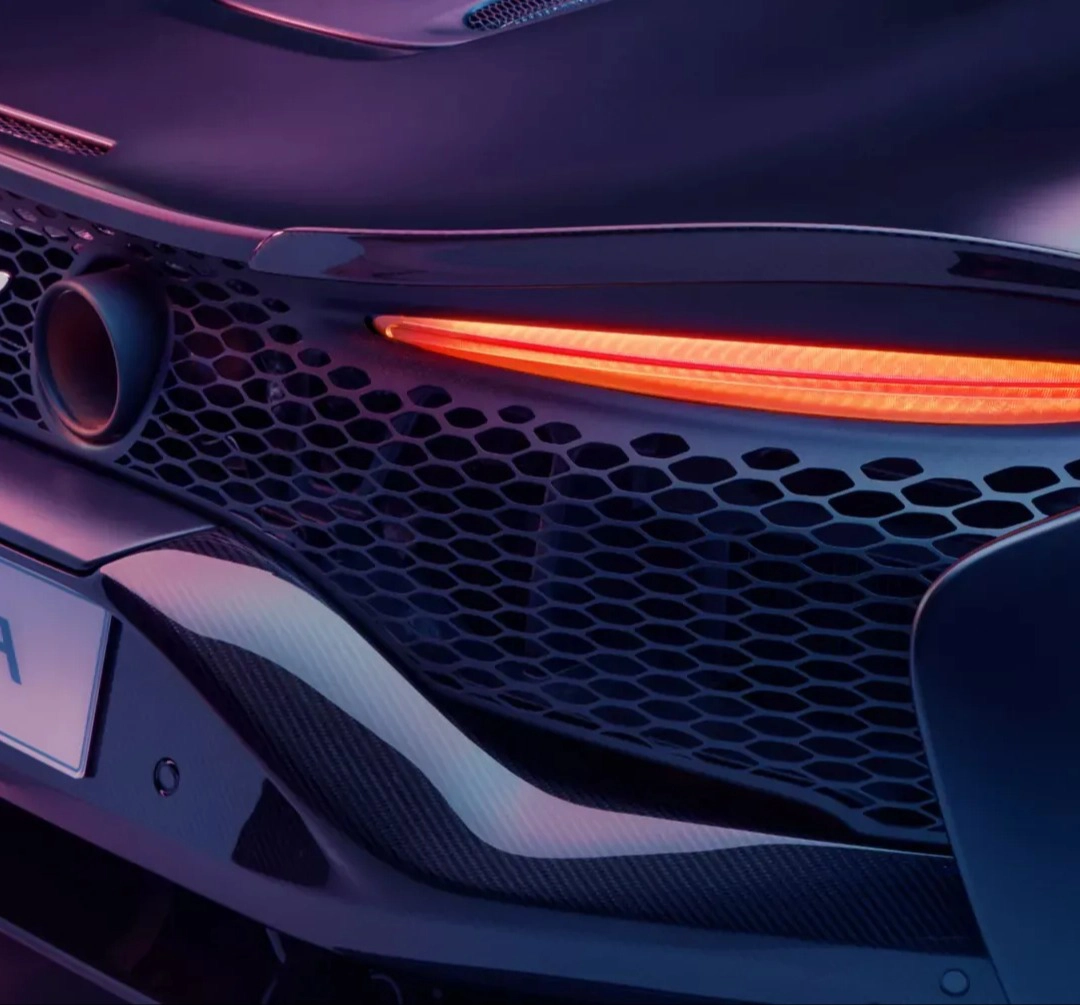 BPM cars - McLaren - artura - vue trois quart arrière