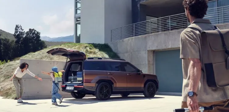 BPM Cars Hyndai Santa Fe Plug-in - Vue côté droit de loin